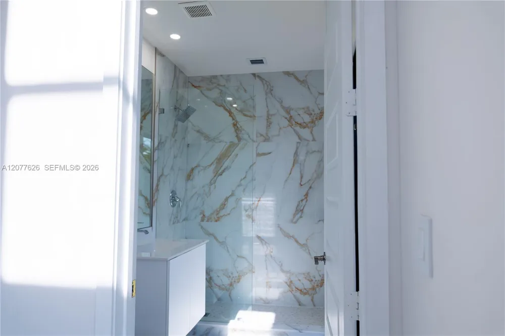 8824 NW 161st Ter Miami Lakes, FL 33018