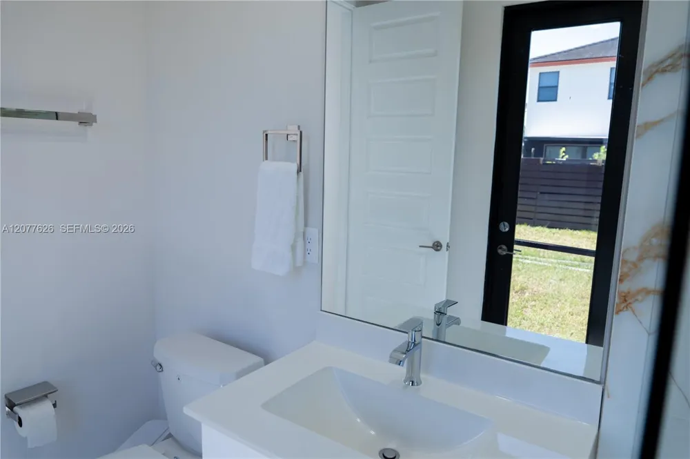 8824 NW 161st Ter Miami Lakes, FL 33018