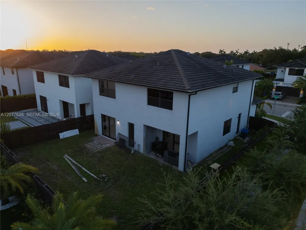 8824 NW 161st Ter Miami Lakes, FL 33018