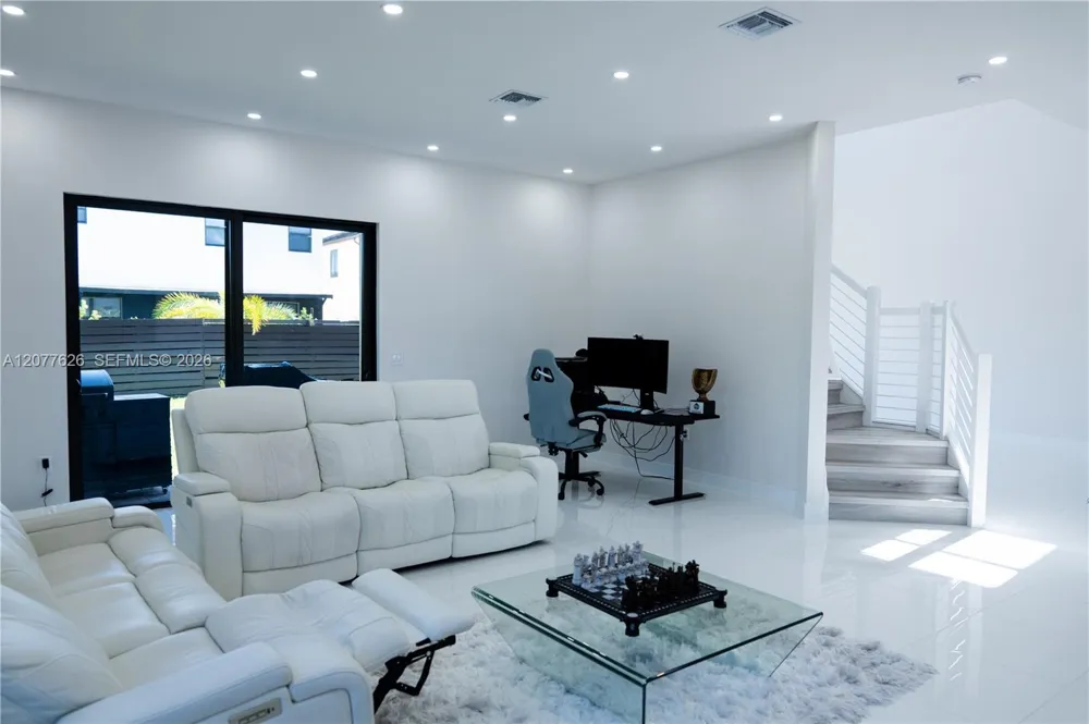 8824 NW 161st Ter Miami Lakes, FL 33018