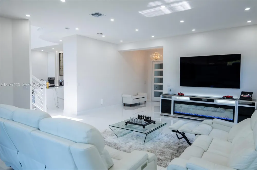 8824 NW 161st Ter Miami Lakes, FL 33018