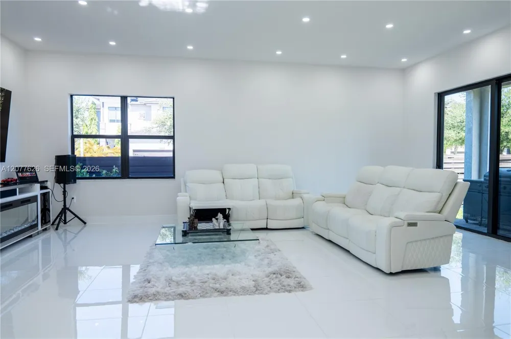 8824 NW 161st Ter Miami Lakes, FL 33018