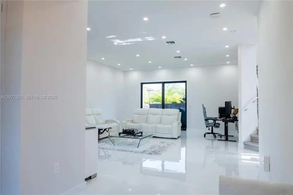 8824 NW 161st Ter Miami Lakes, FL 33018