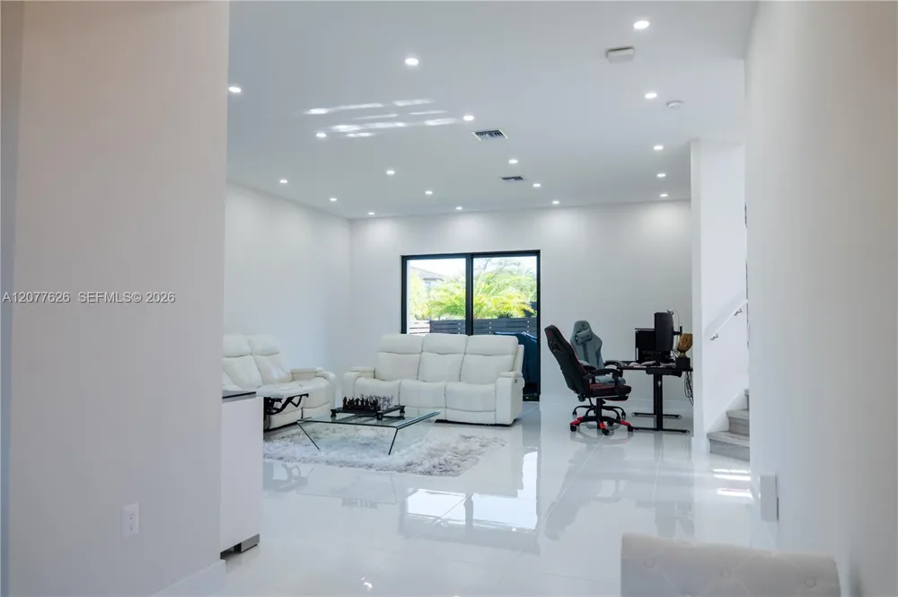 8824 NW 161st Ter Miami Lakes, FL 33018