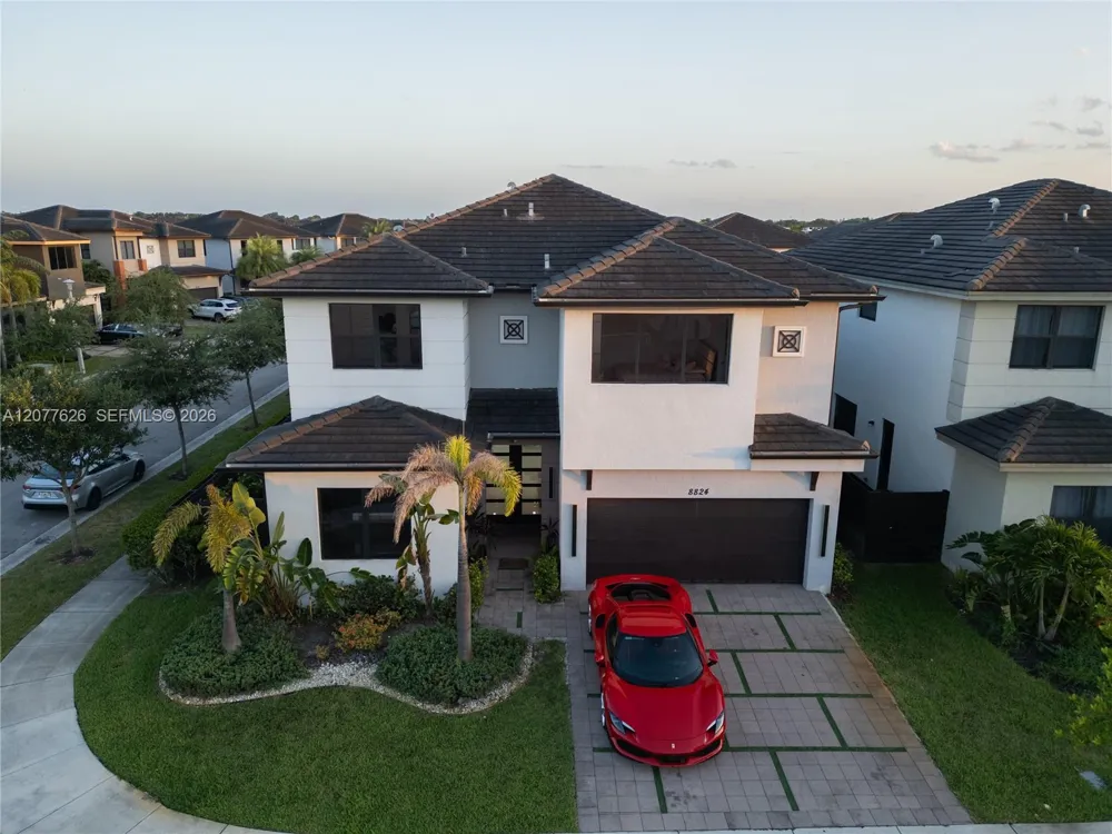 8824 NW 161st Ter Miami Lakes, FL 33018