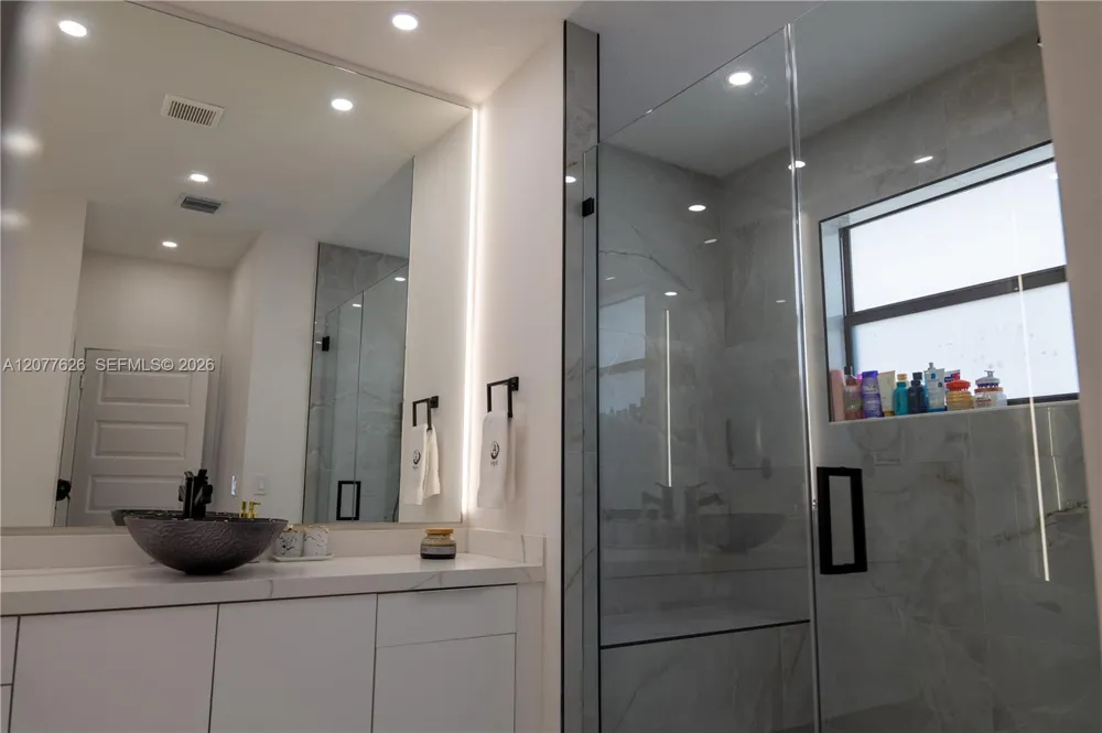 8824 NW 161st Ter Miami Lakes, FL 33018
