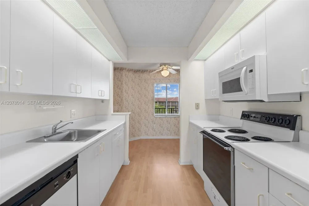 13705 SW 12th St #409B Pembroke Pines, FL 33027