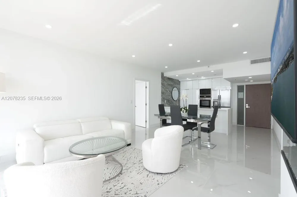 7601 E Treasure Dr #PH206 North Bay Village, FL 33141