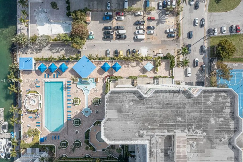 7601 E Treasure Dr #PH206 North Bay Village, FL 33141