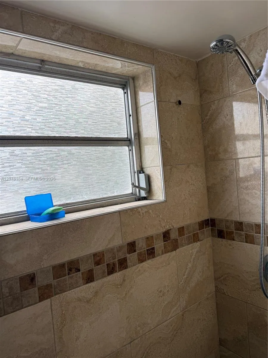 166 W 8th St #1 Hialeah, FL 33010