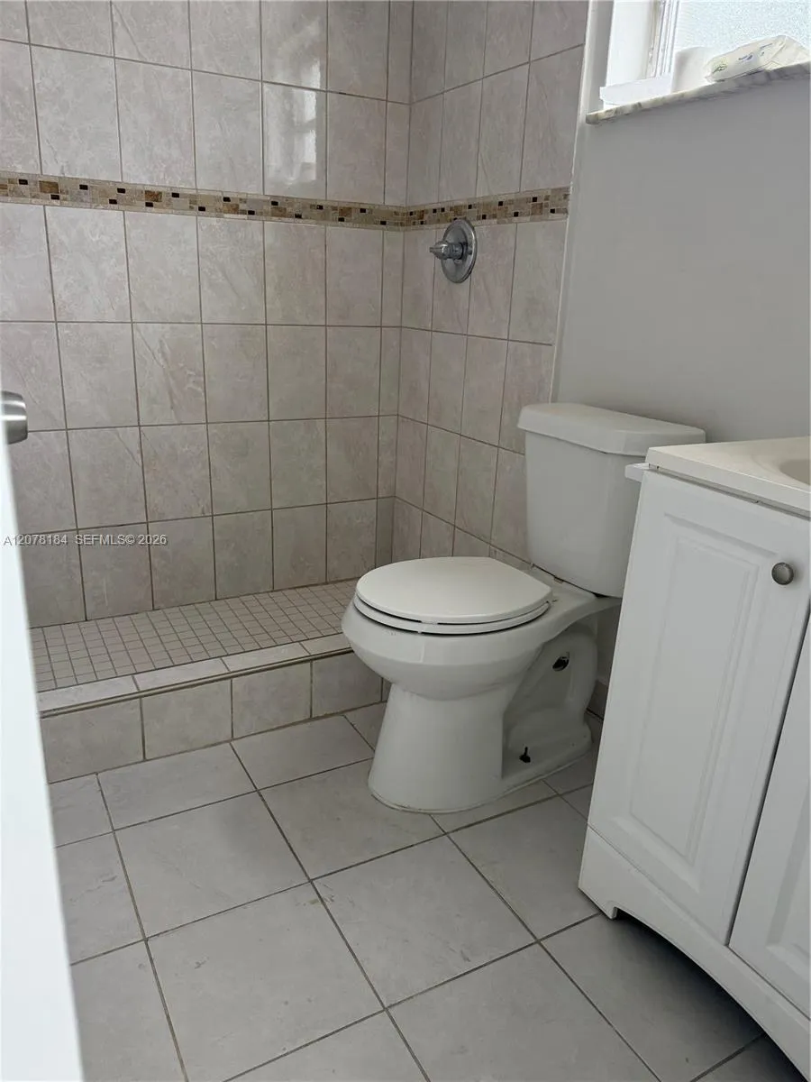 166 W 8th St #1 Hialeah, FL 33010