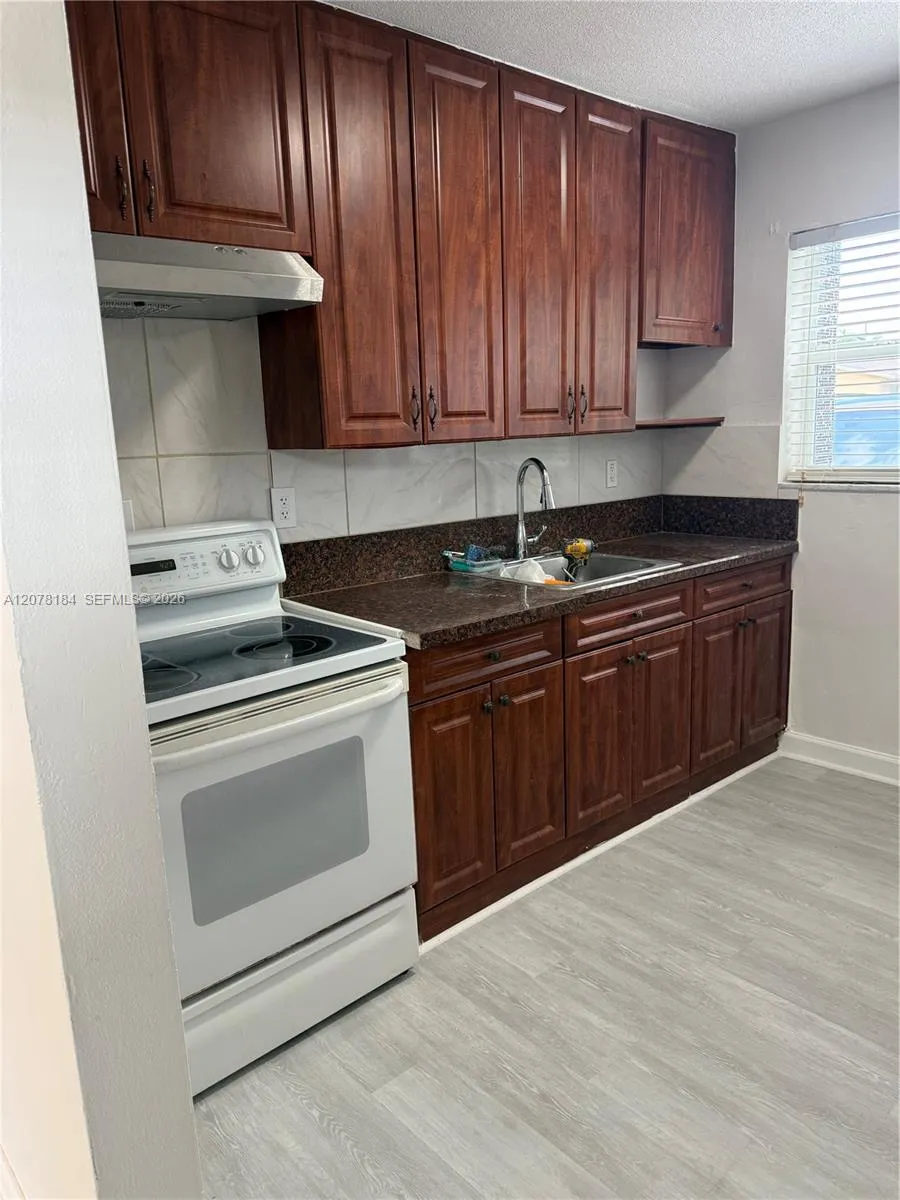 166 W 8th St #1 Hialeah, FL 33010