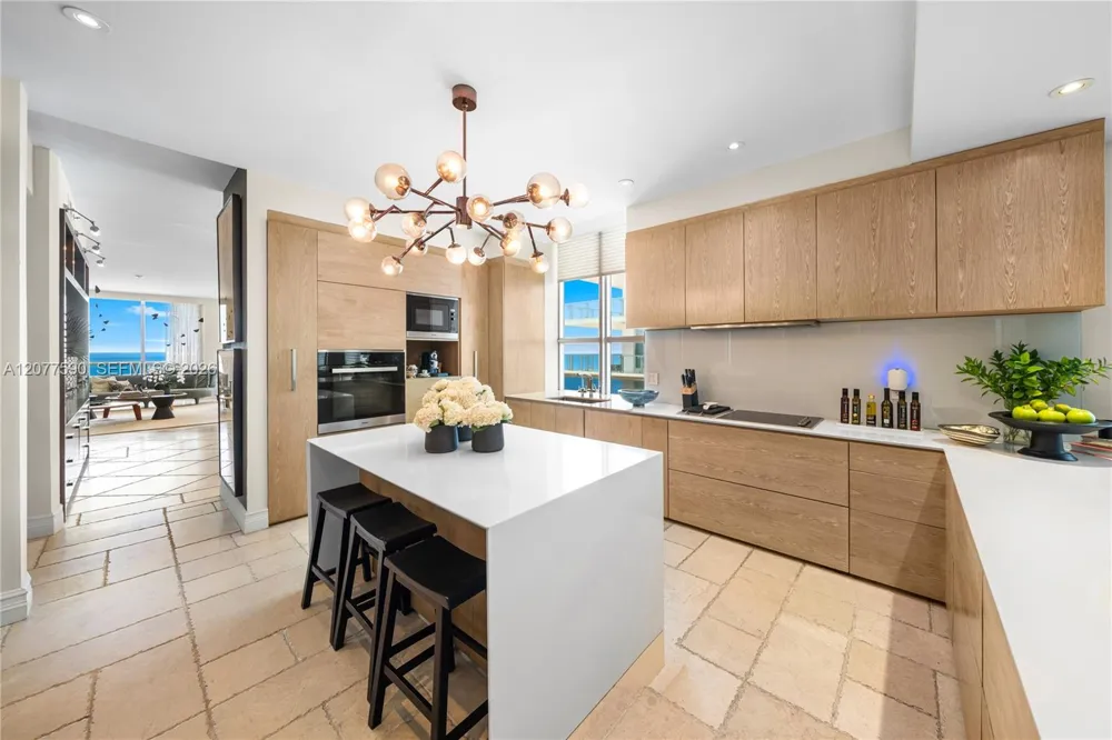 5801 Collins Ave #PH1600 Miami Beach, FL 33140