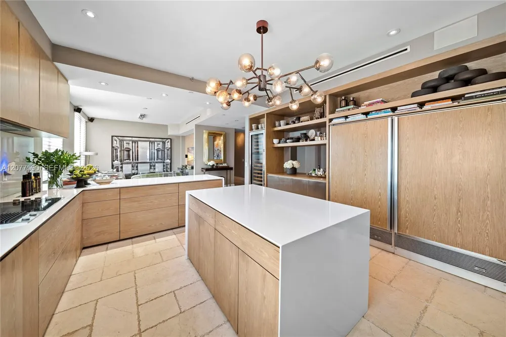 5801 Collins Ave #PH1600 Miami Beach, FL 33140