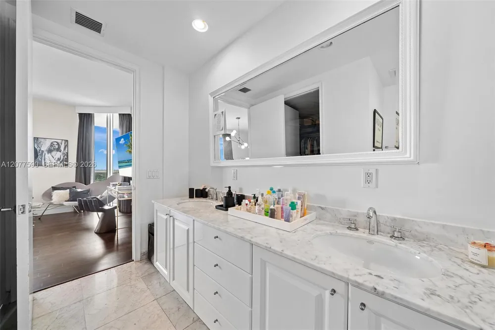 5801 Collins Ave #PH1600 Miami Beach, FL 33140
