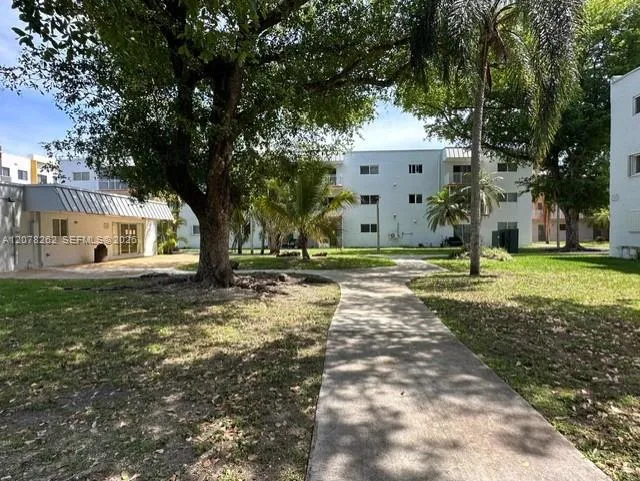 11301 SW 200th St #104-A Miami, FL 33157