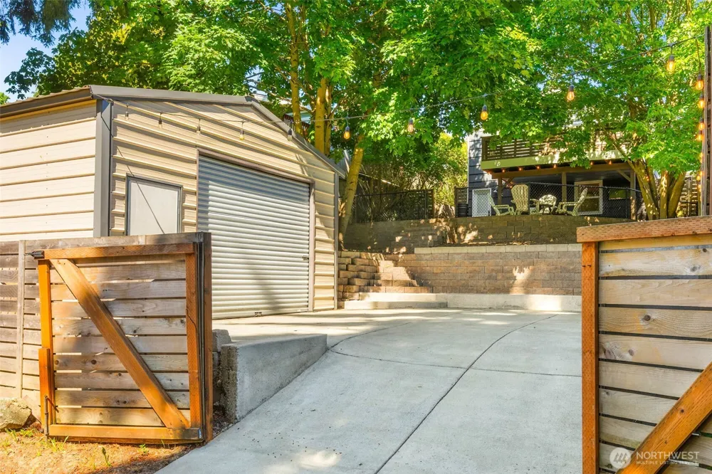 10025 Ashworth Avenue Seattle, WA 98133