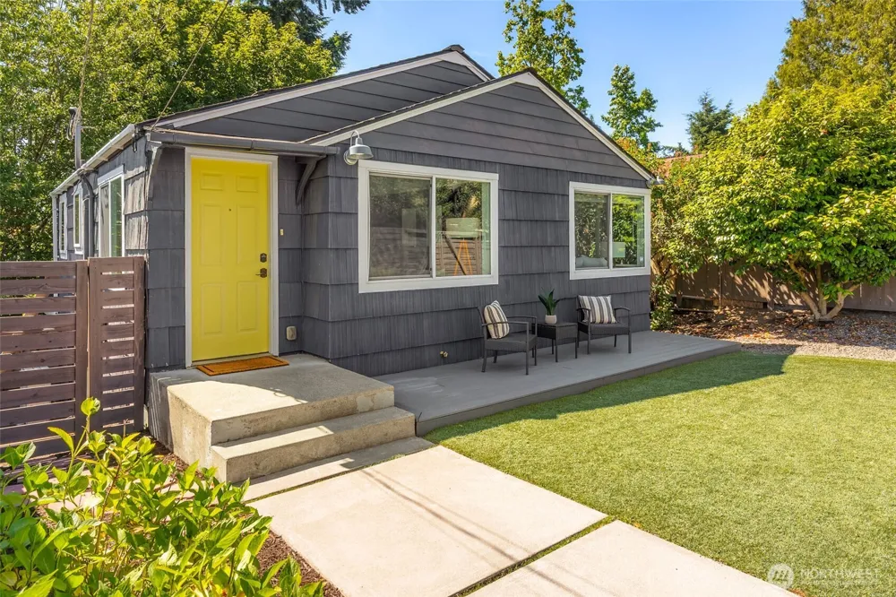 10025 Ashworth Avenue Seattle, WA 98133