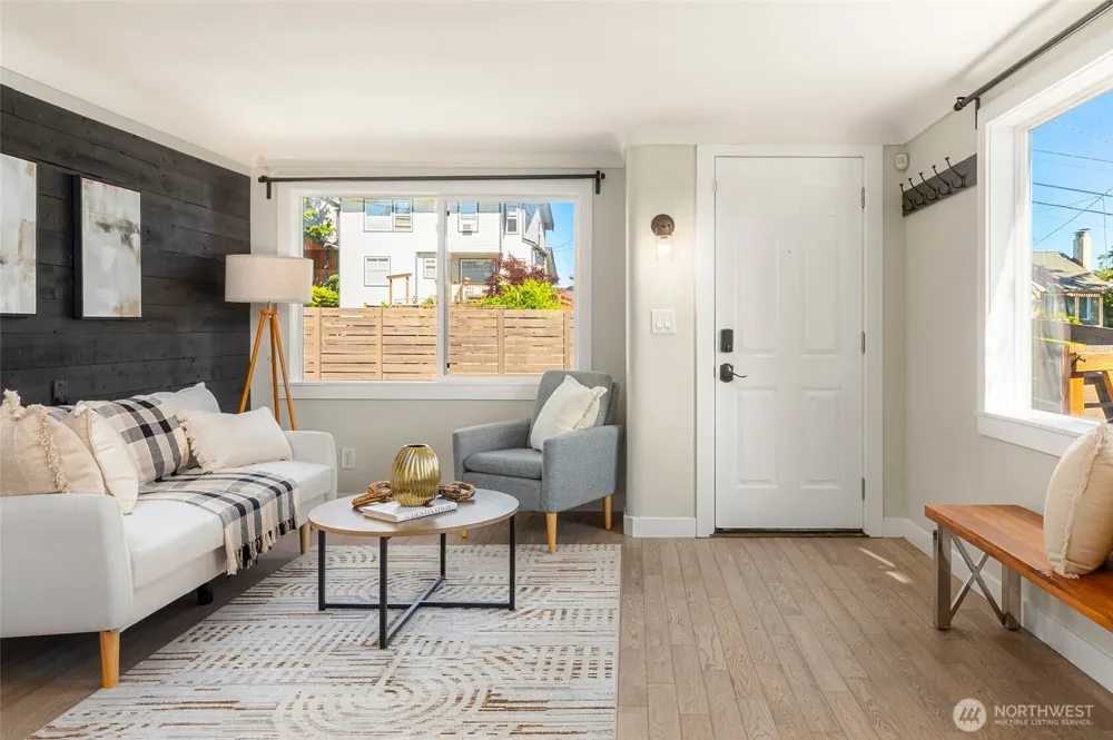 10025 Ashworth Avenue Seattle, WA 98133