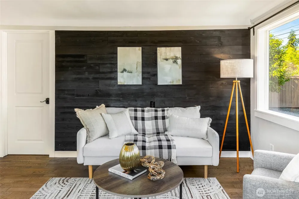10025 Ashworth Avenue Seattle, WA 98133