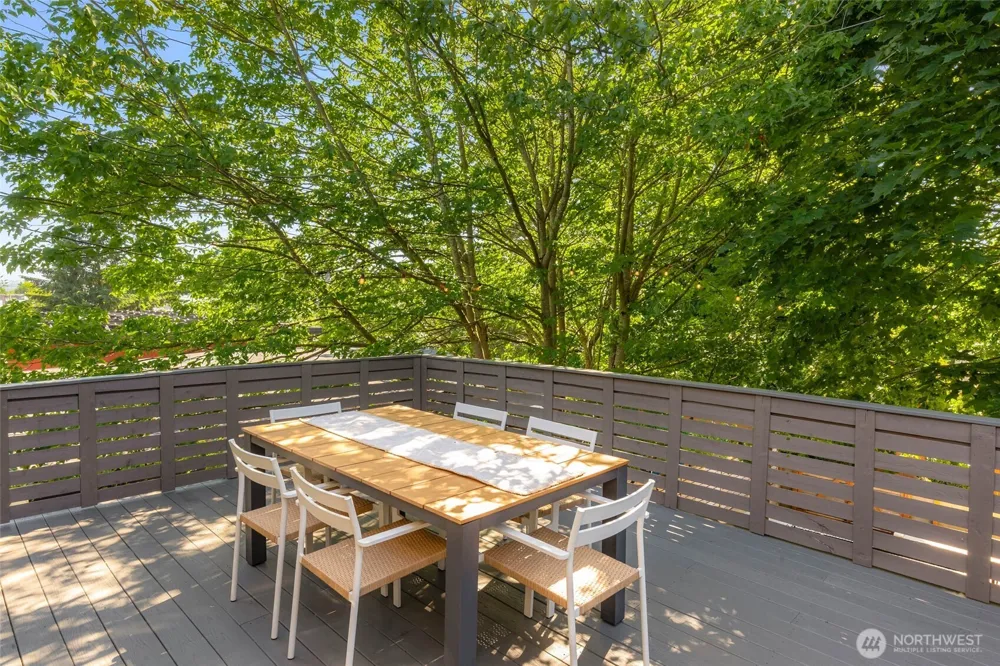 10025 Ashworth Avenue Seattle, WA 98133