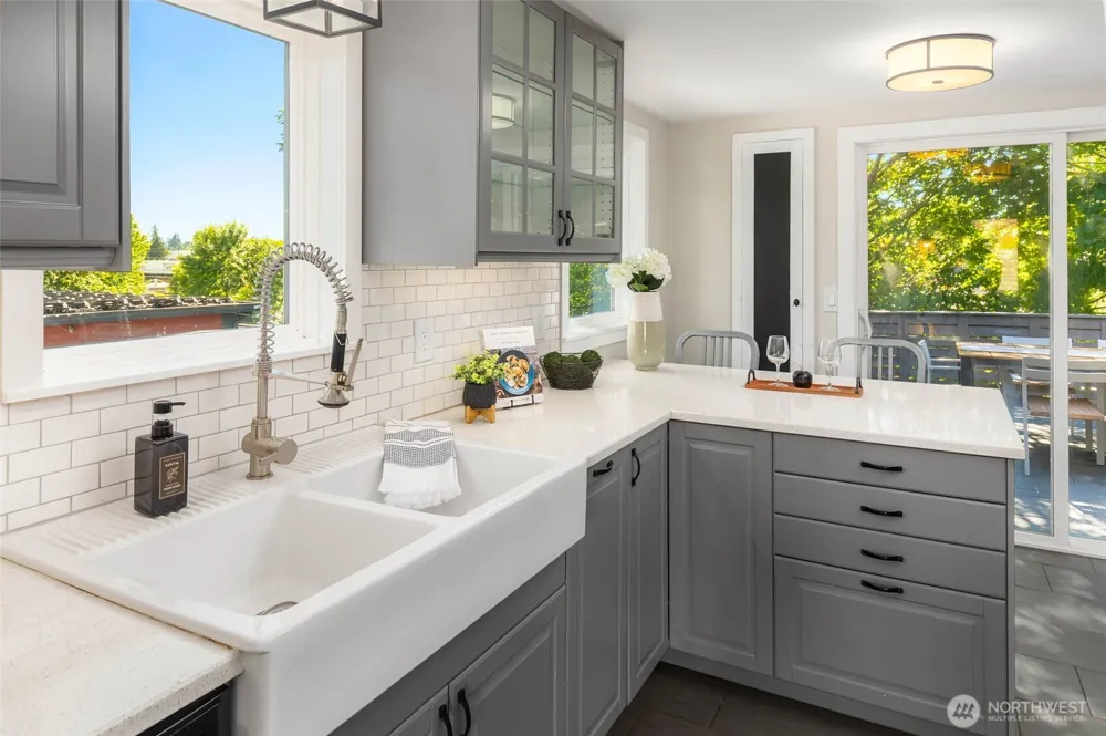 10025 Ashworth Avenue Seattle, WA 98133