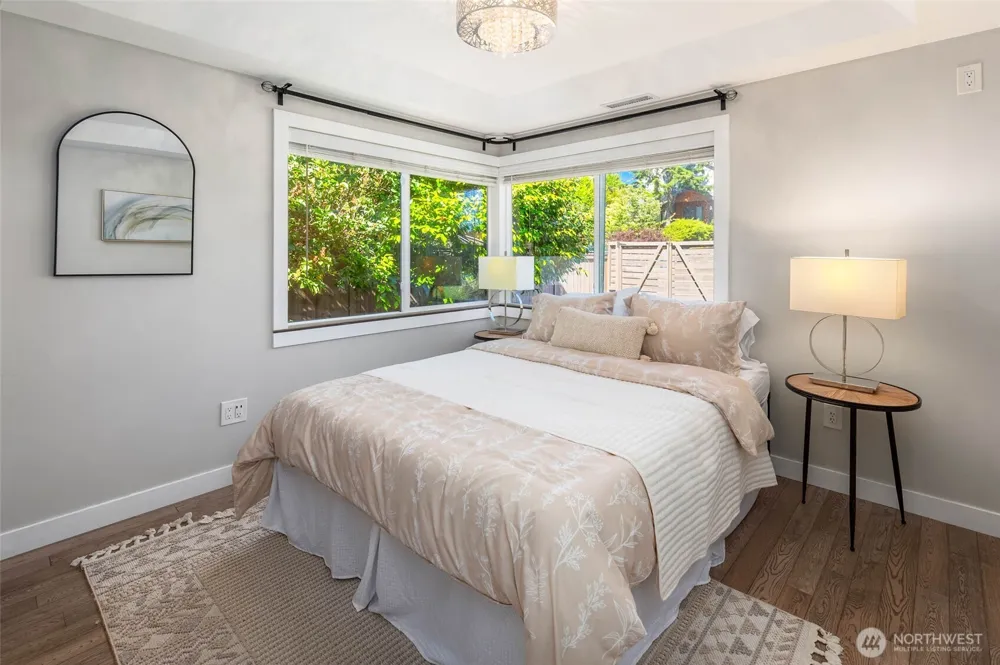 10025 Ashworth Avenue Seattle, WA 98133