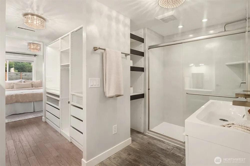 10025 Ashworth Avenue Seattle, WA 98133