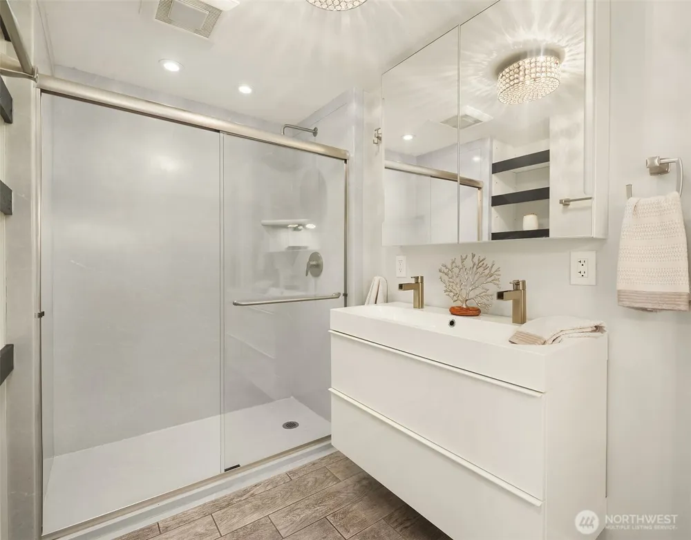 10025 Ashworth Avenue Seattle, WA 98133