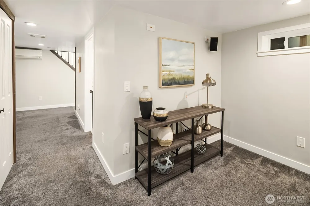 10025 Ashworth Avenue Seattle, WA 98133