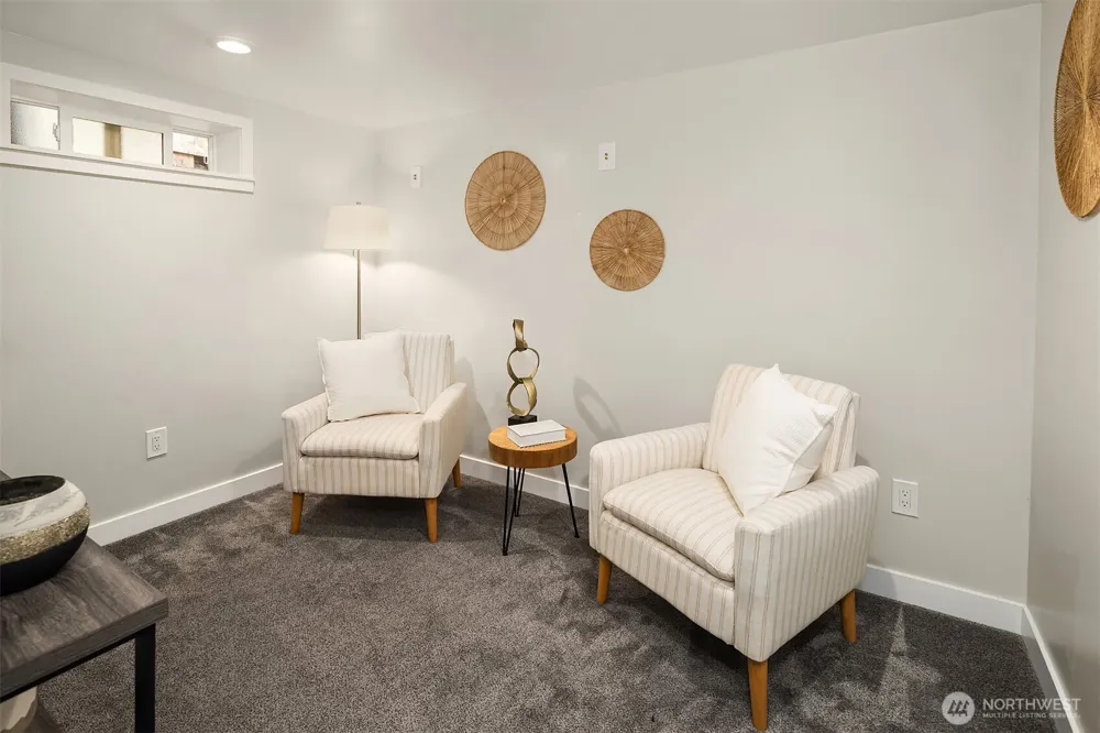10025 Ashworth Avenue Seattle, WA 98133