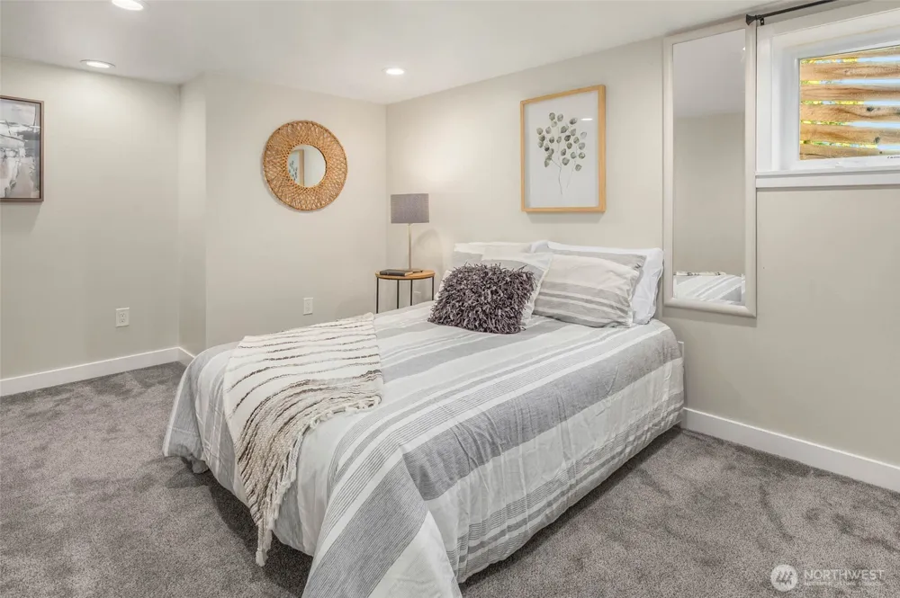 10025 Ashworth Avenue Seattle, WA 98133