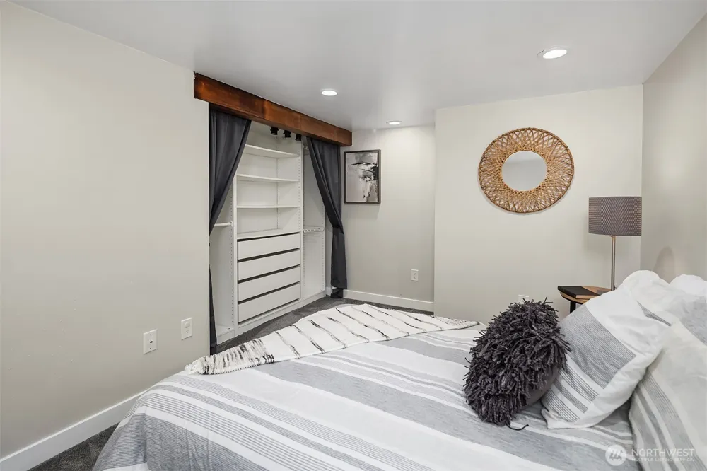 10025 Ashworth Avenue Seattle, WA 98133
