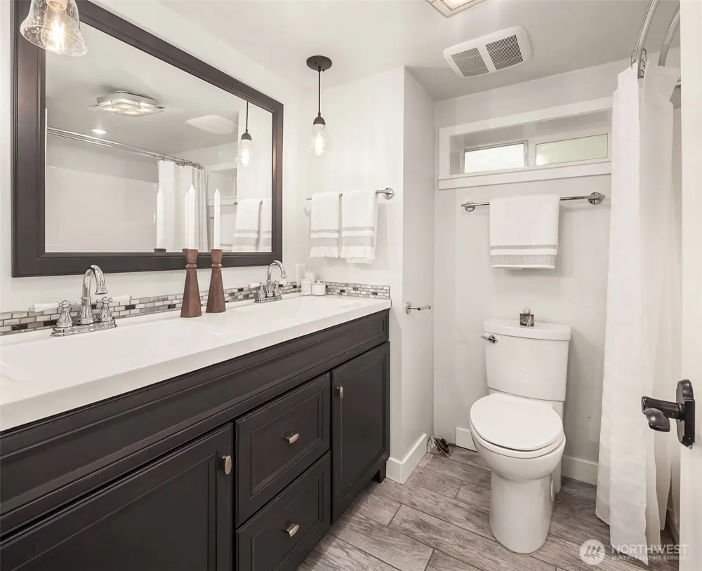 10025 Ashworth Avenue Seattle, WA 98133