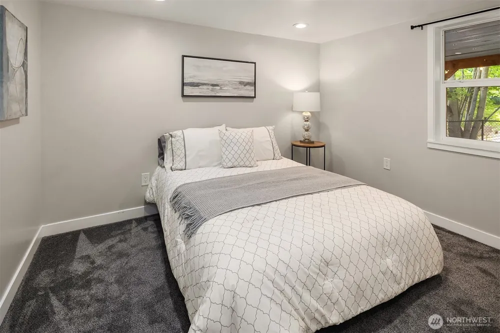 10025 Ashworth Avenue Seattle, WA 98133