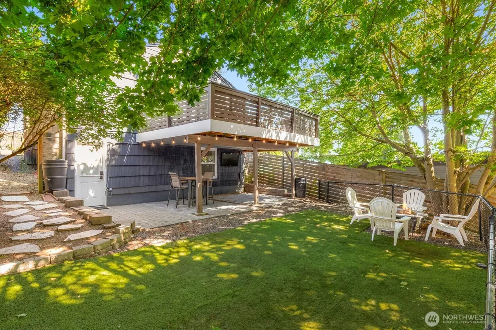 10025 Ashworth Avenue Seattle, WA 98133