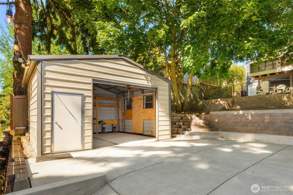 10025 Ashworth Avenue Seattle, WA 98133