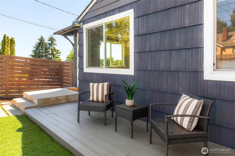 10025 Ashworth Avenue Seattle, WA 98133