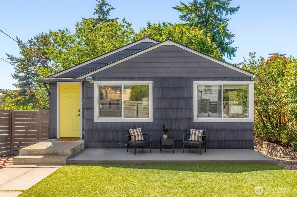 10025 Ashworth Avenue Seattle, WA 98133