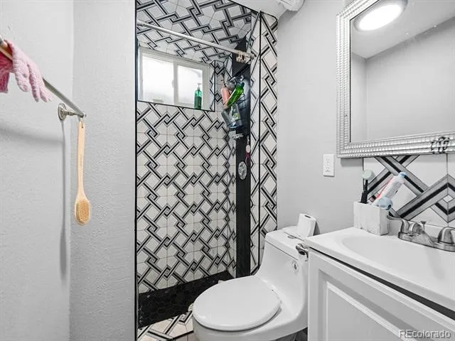 556 Elmira Street Aurora, CO 80010