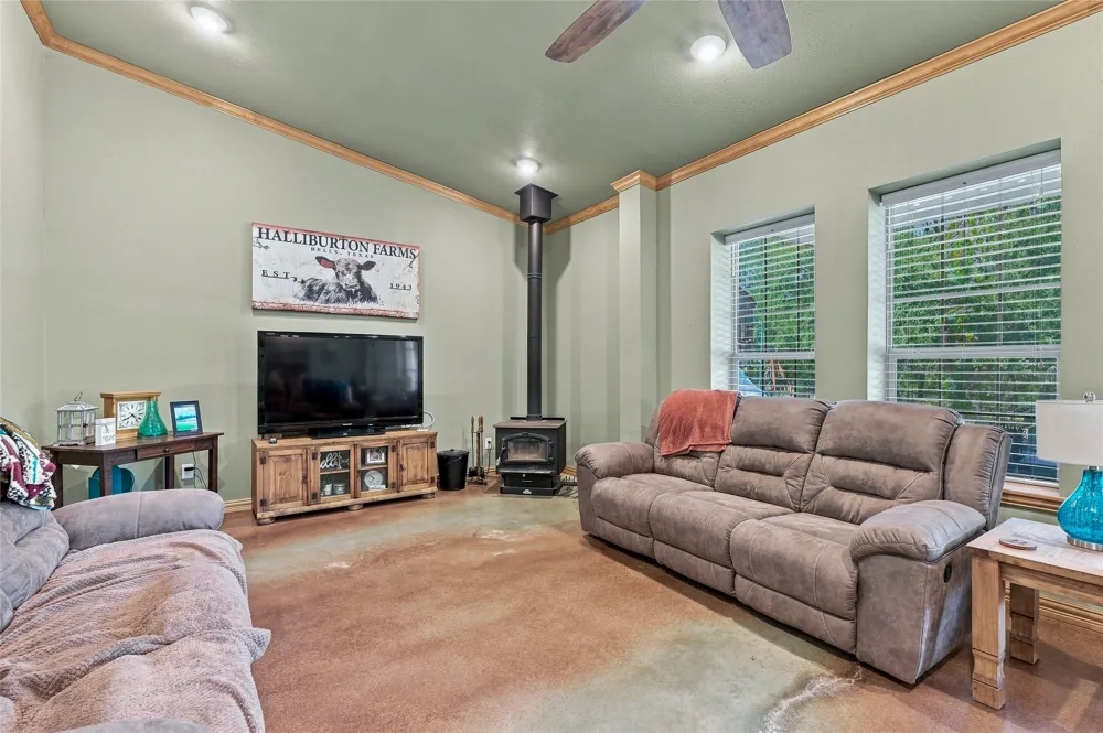 45 Halliburton Drive Bells, TX 75414