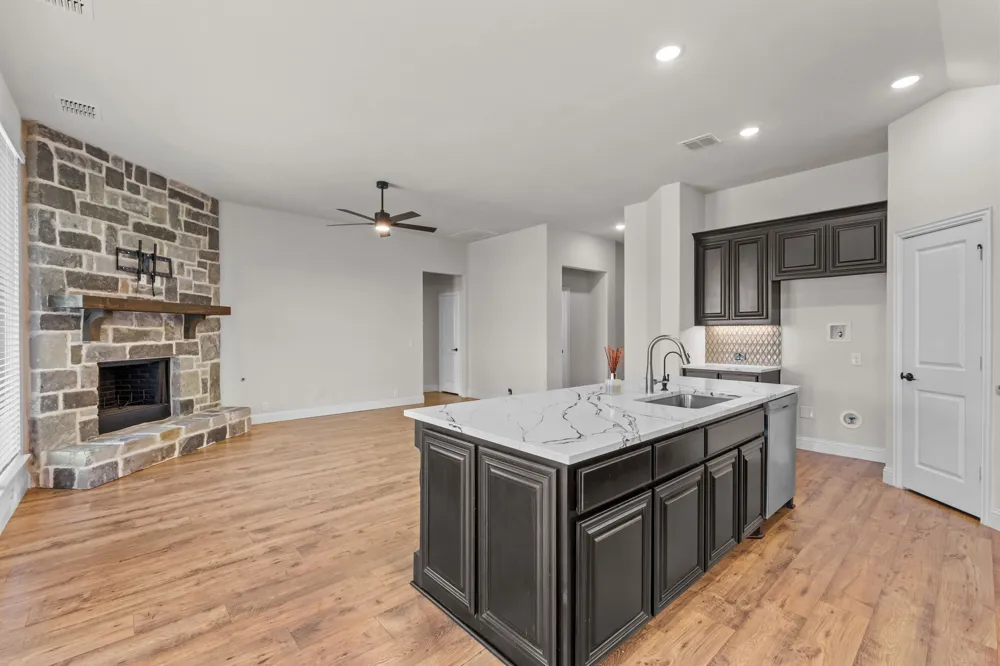 609 Pawprint Hollow Godley, TX 76044