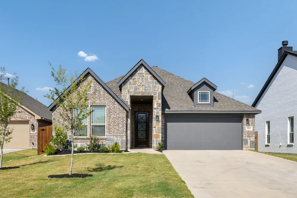609 Pawprint Hollow Godley, TX 76044