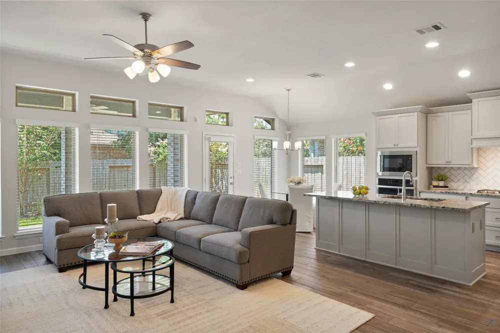 405 Elevation Avenue Montgomery, TX 77316