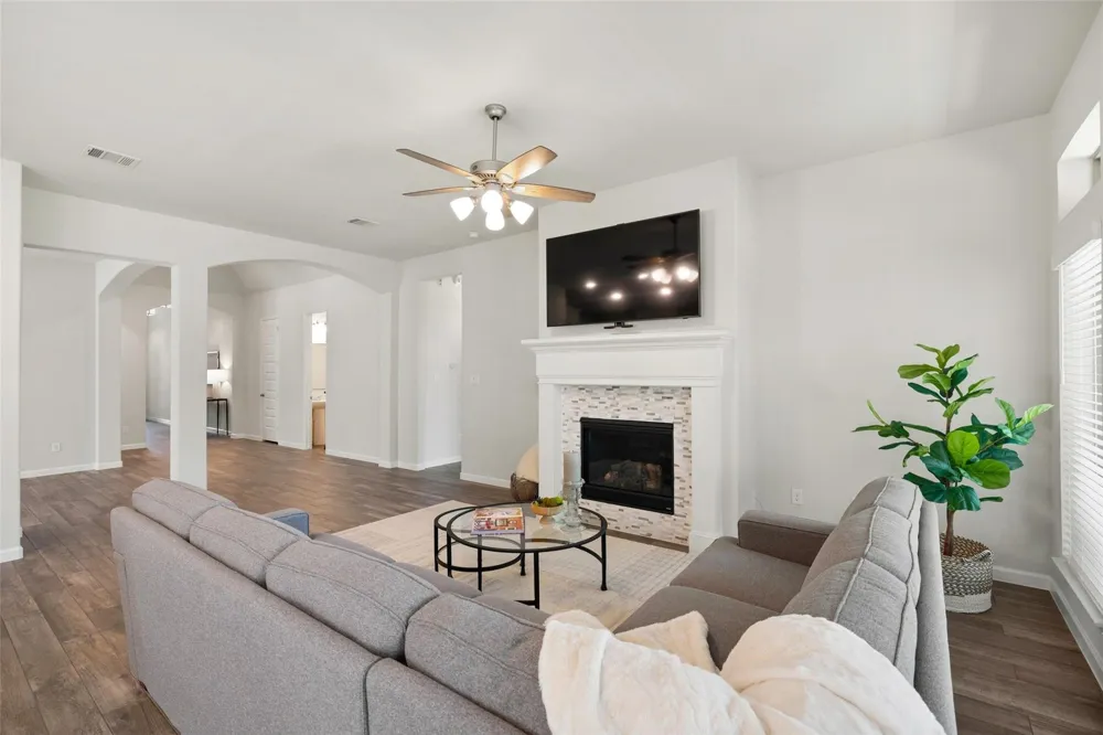 405 Elevation Avenue Montgomery, TX 77316