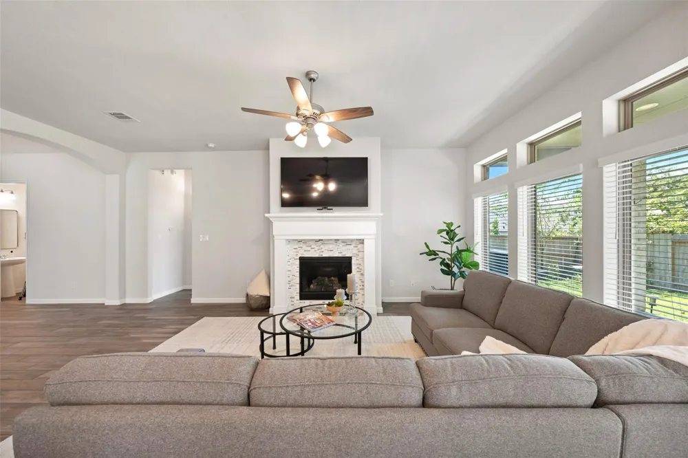 405 Elevation Avenue Montgomery, TX 77316