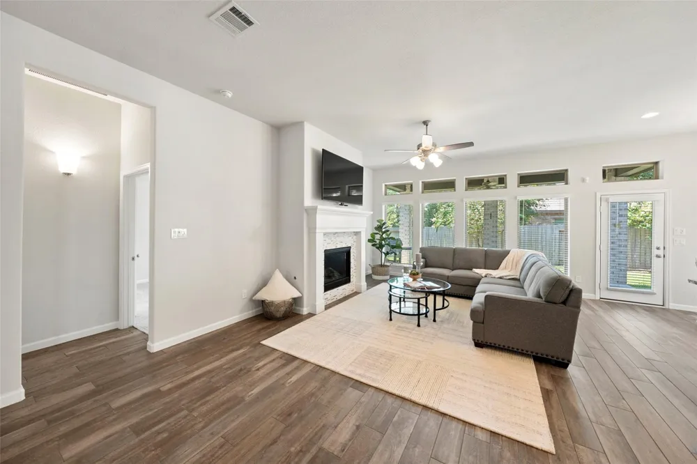 405 Elevation Avenue Montgomery, TX 77316