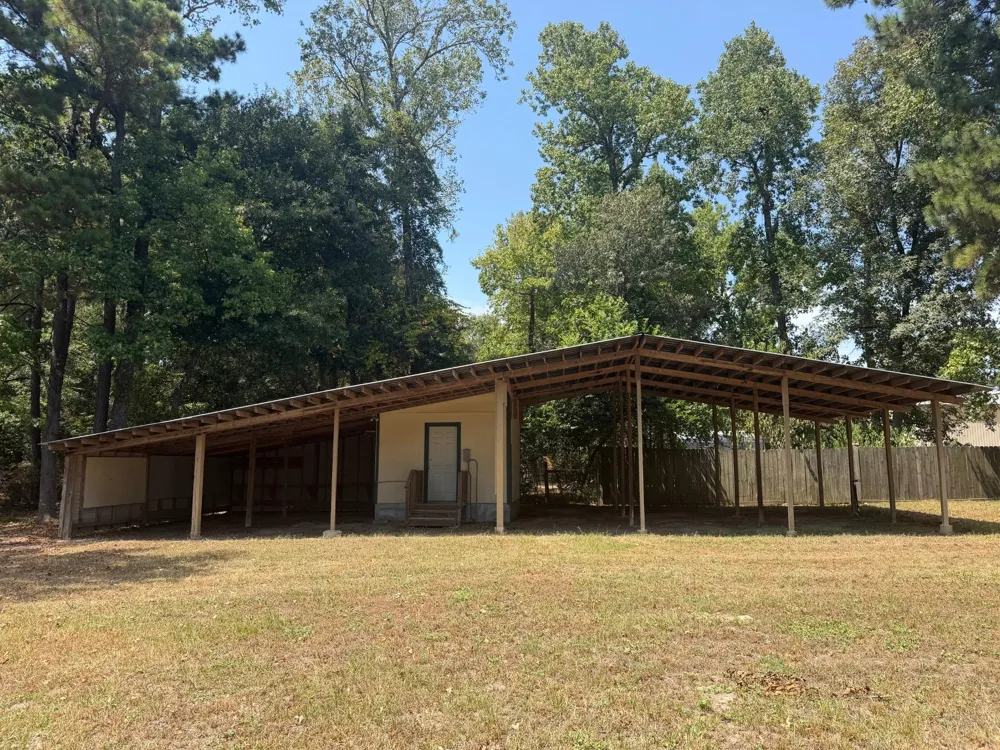 12711 Woodcreek Drive Willis, TX 77318