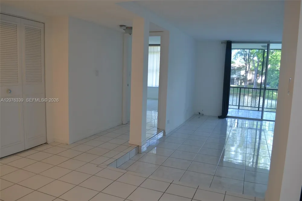 3670 Inverrary Dr #2D Lauderhill, FL 33319