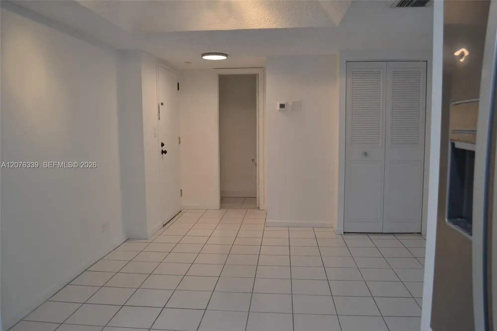 3670 Inverrary Dr #2D Lauderhill, FL 33319